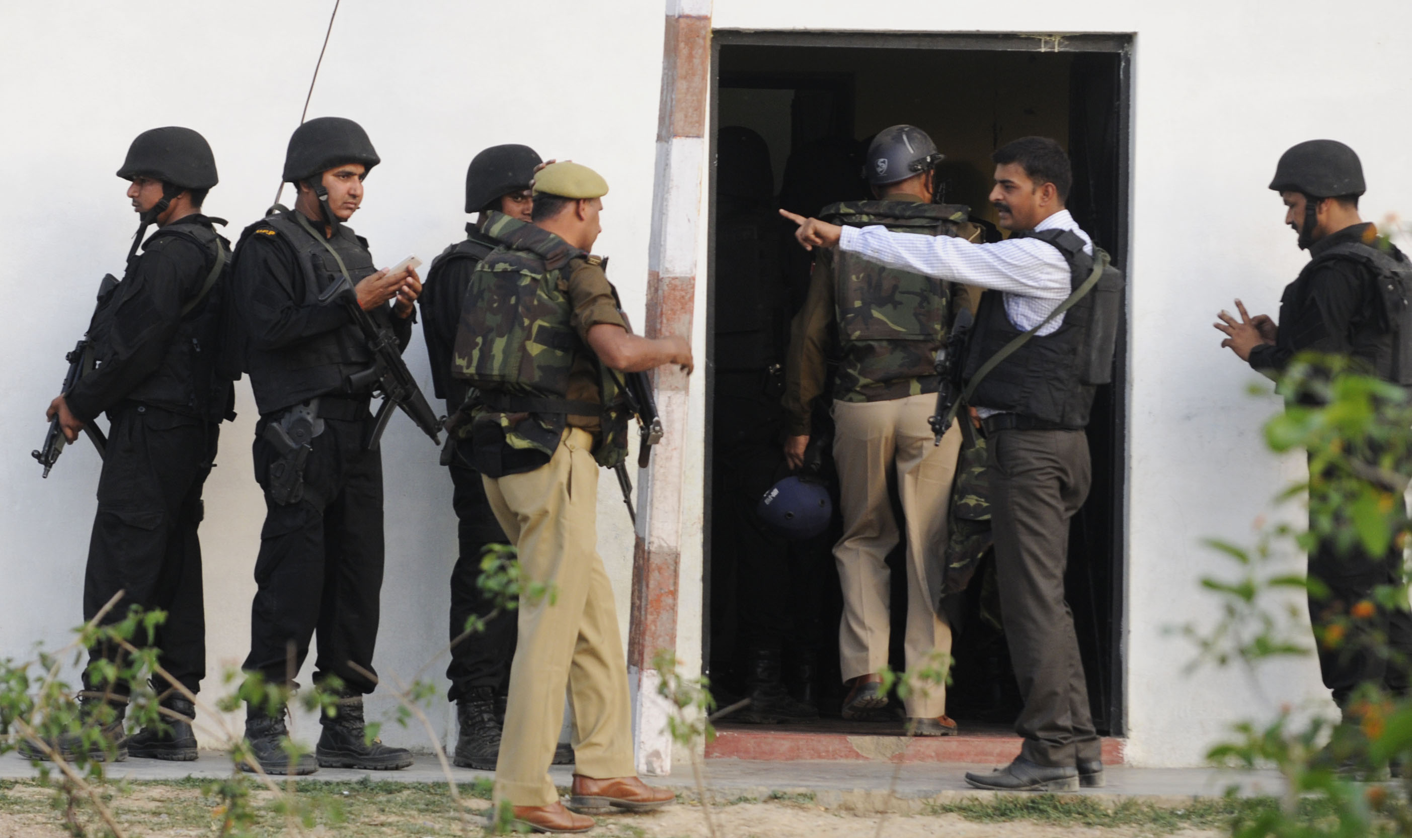 officer commits suicide office
