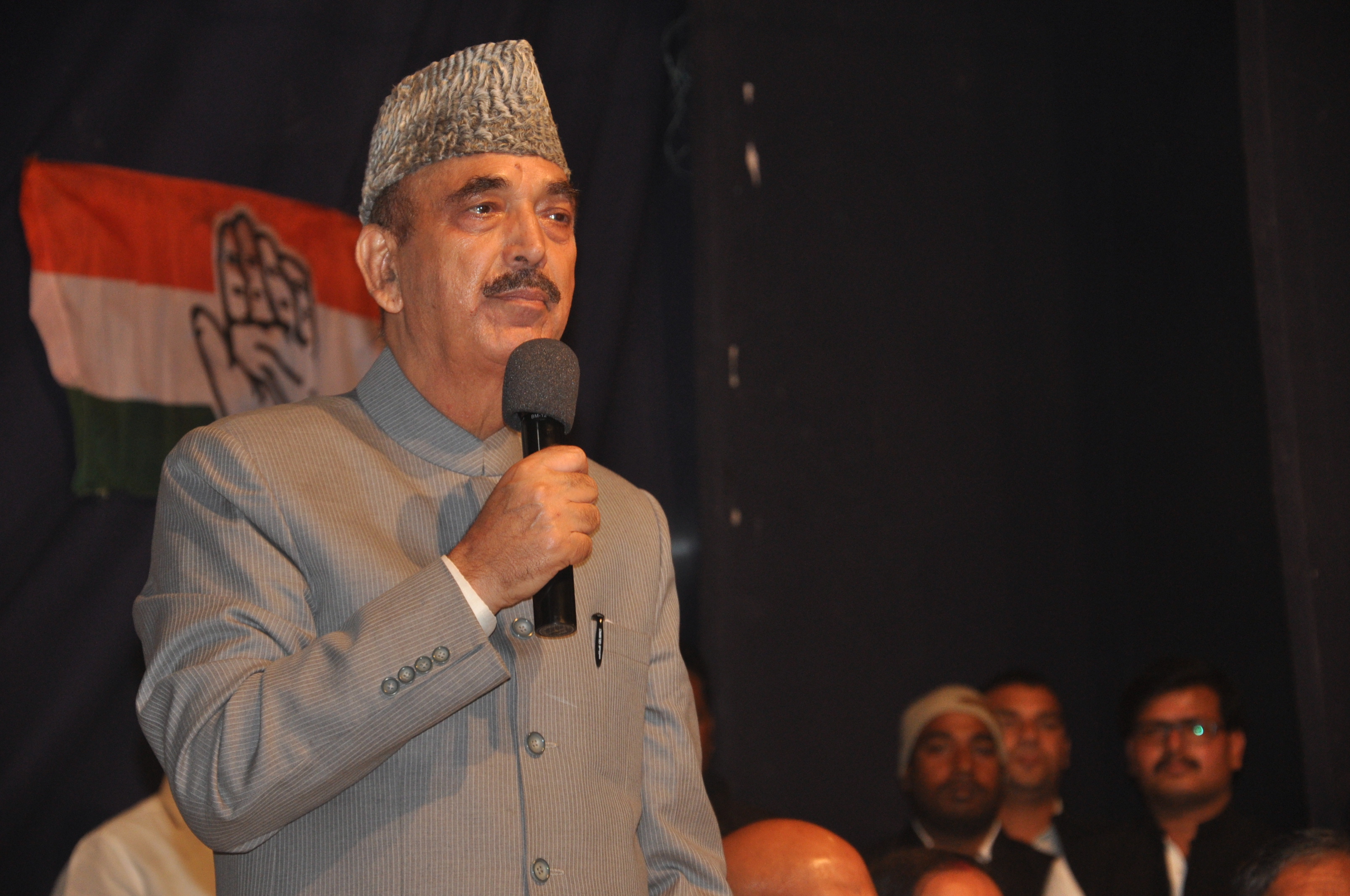 'Governor should call party which