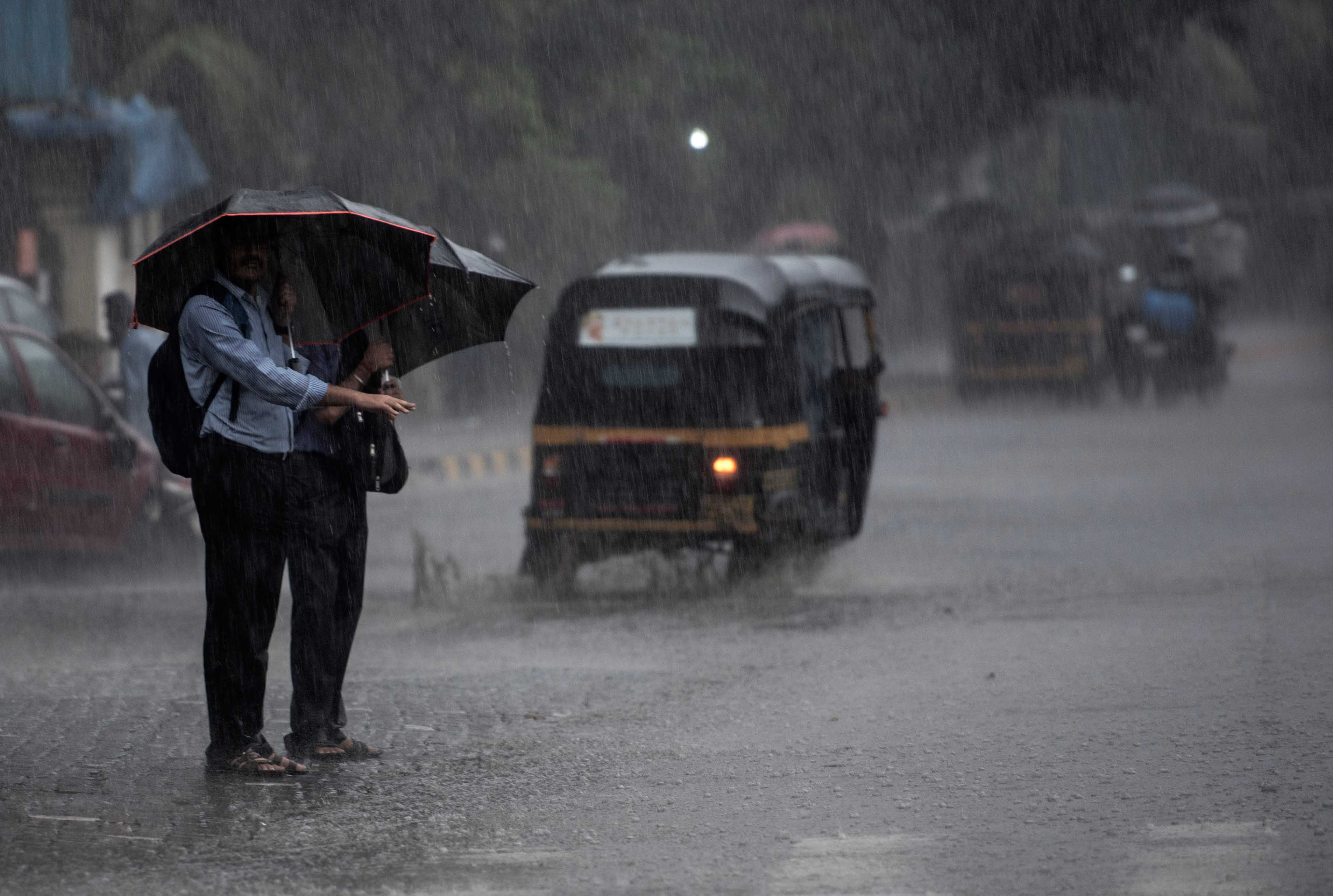 Mumbai rain kills flights affected