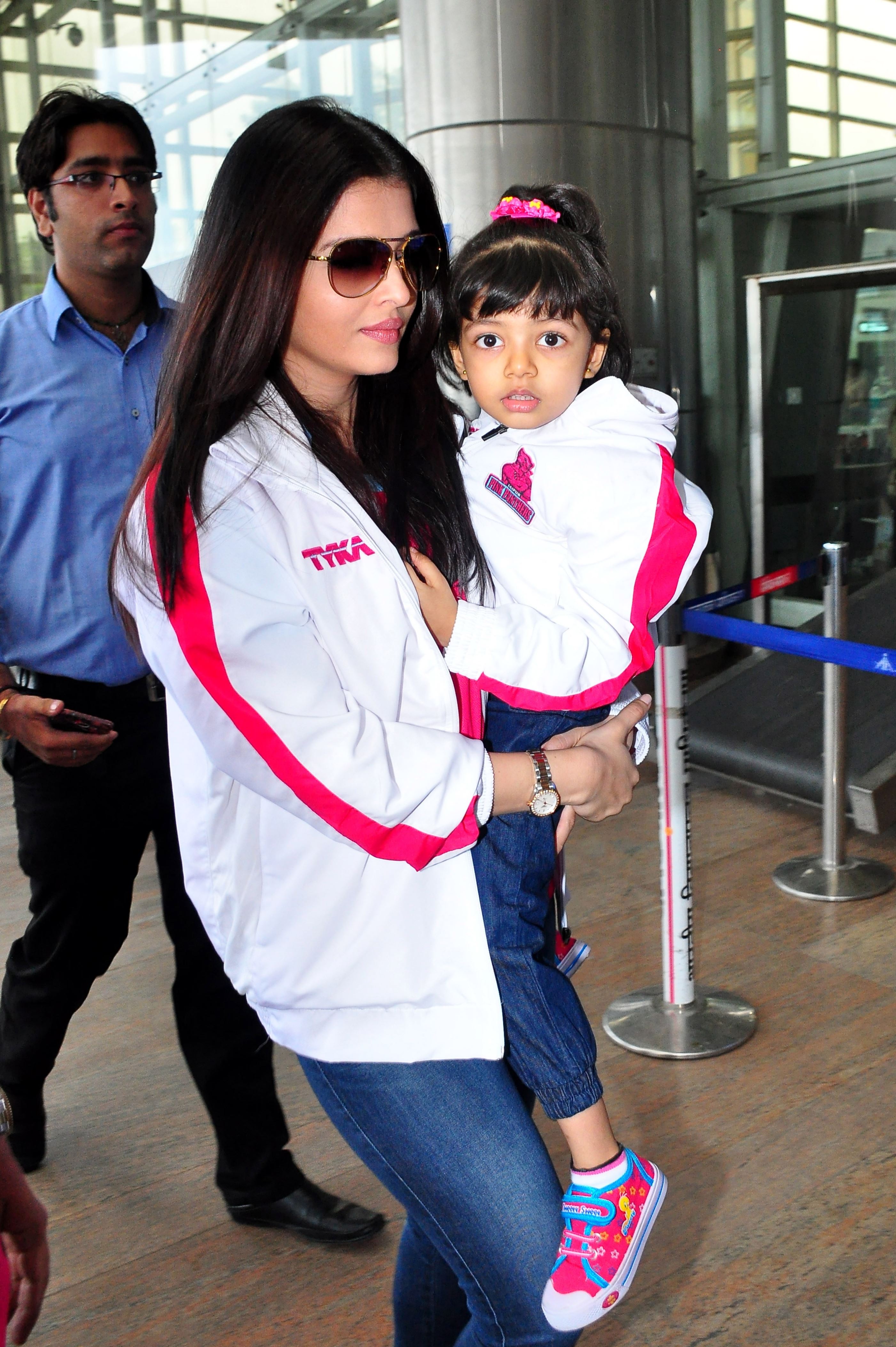 Aishwarya shares adorable with Aaradhya;