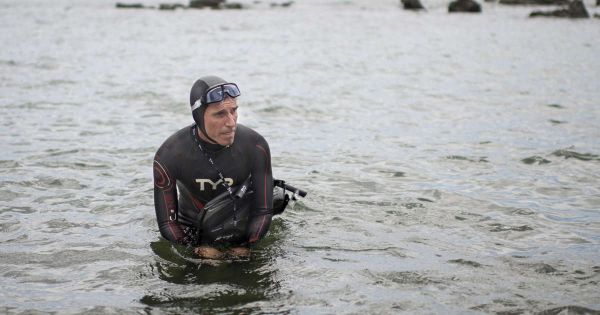 Man begins six-month swim through 'Great Pacific garbage patch'