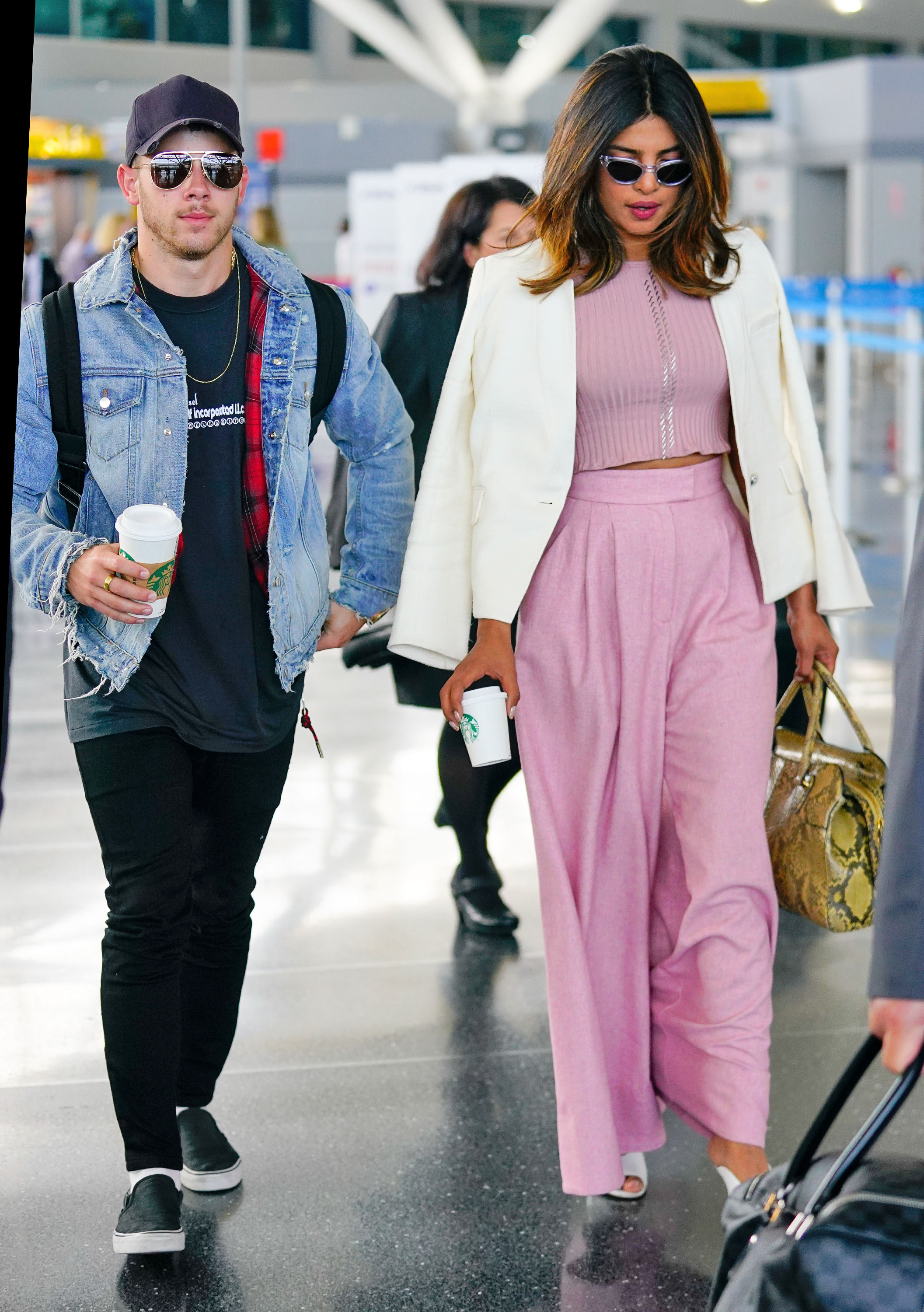 Priyanka meets Nick Jonas' family