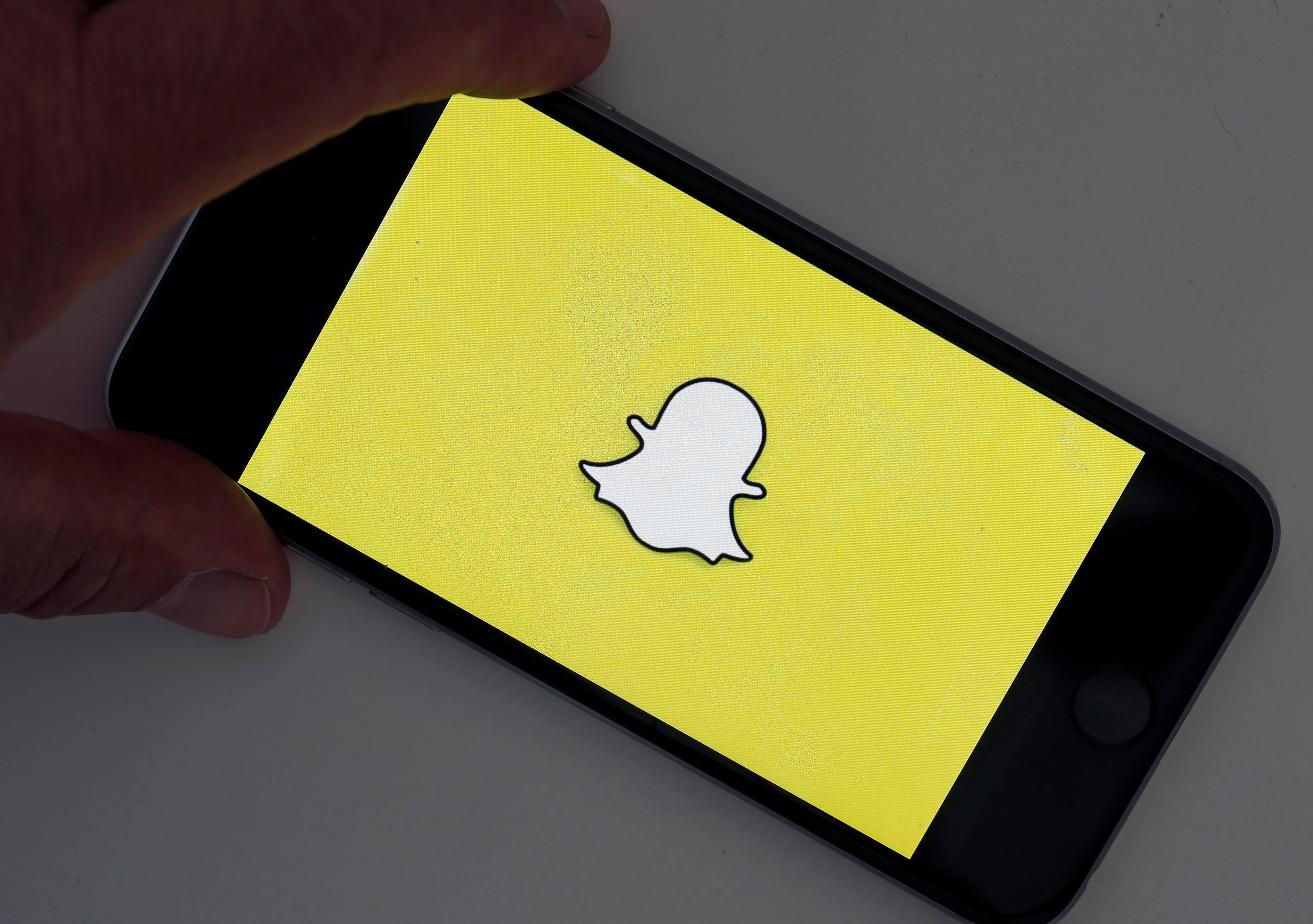 Snapchat lets delete sent