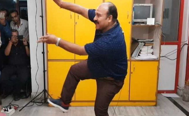 Viral: video Dancing Uncle