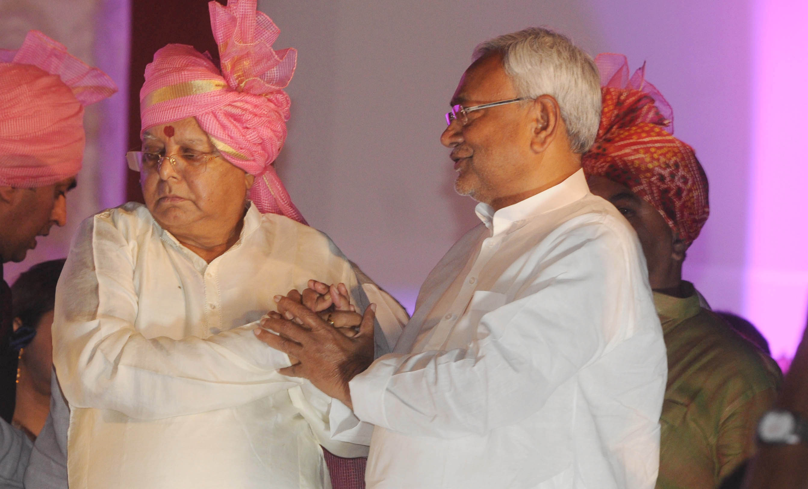 more calls Lalu's health: Nitish