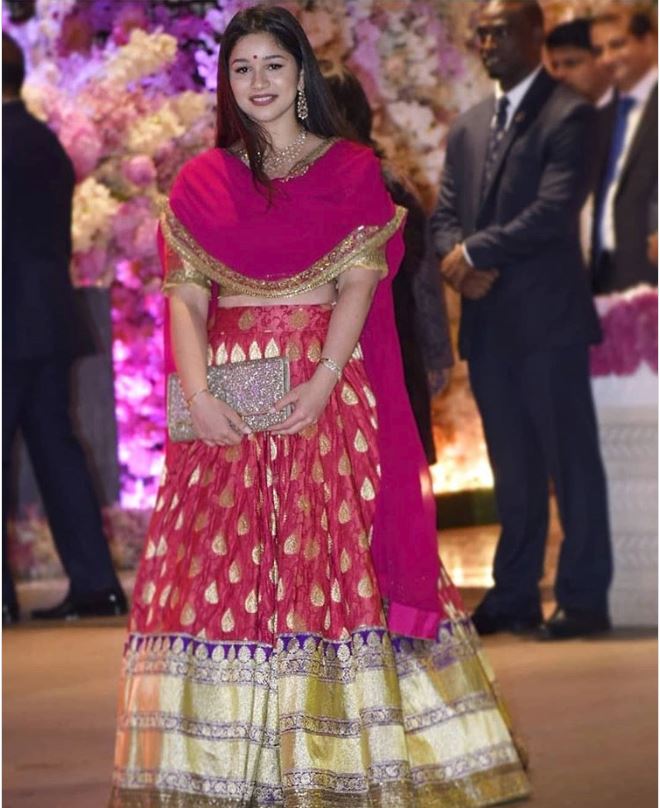 Sara Tendulkar giving major fashion