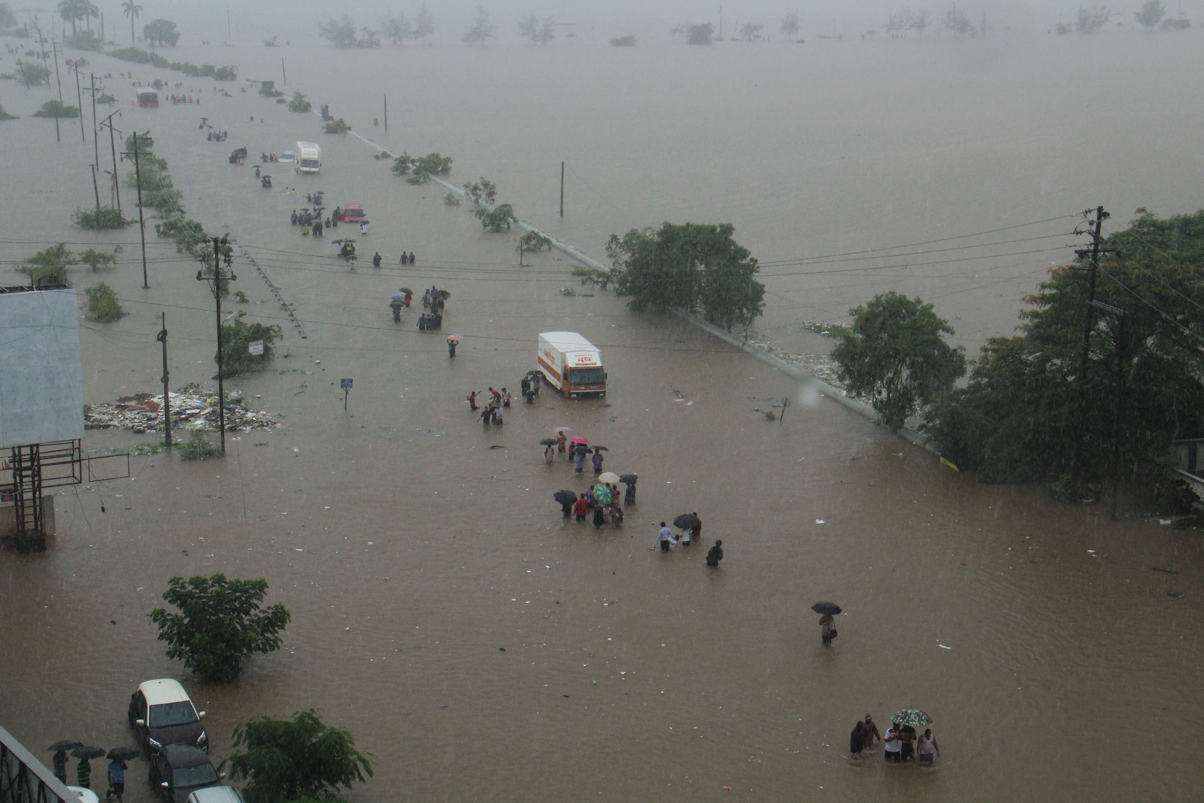 Mumbai standstill heavy rains disrupt