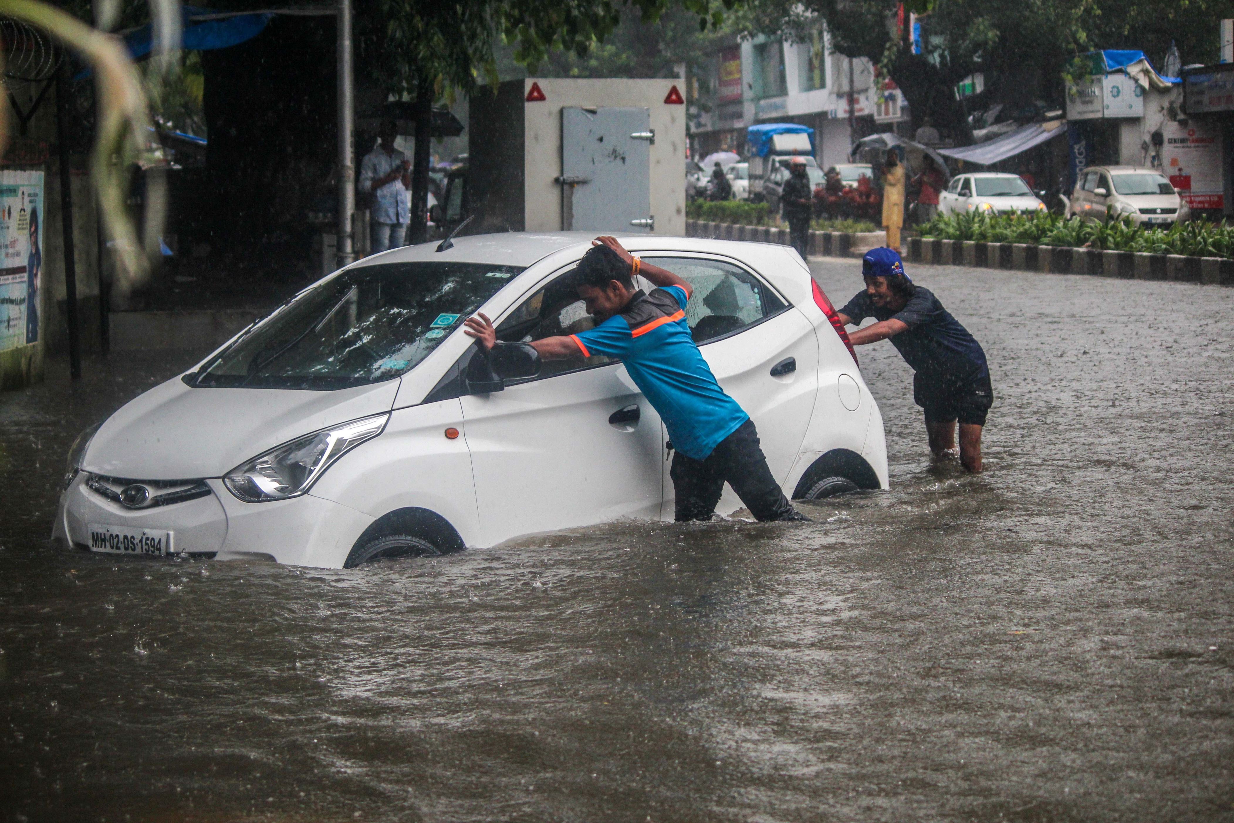 Mumbai standstill heavy rains disrupt
