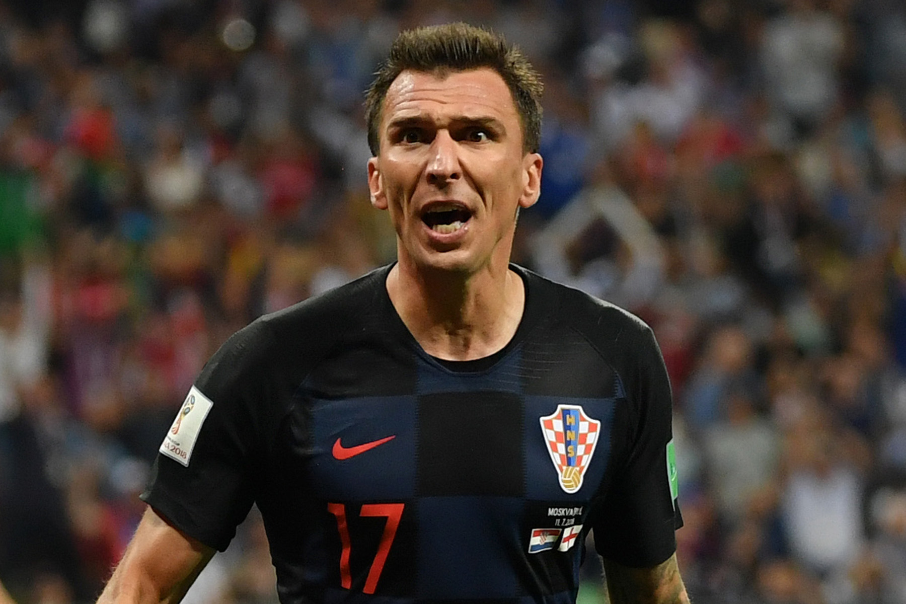 Mandzukic sends Croatia into first