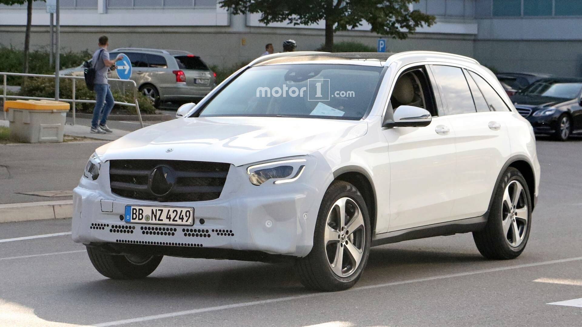 2019 Mercedes spied with headlights,