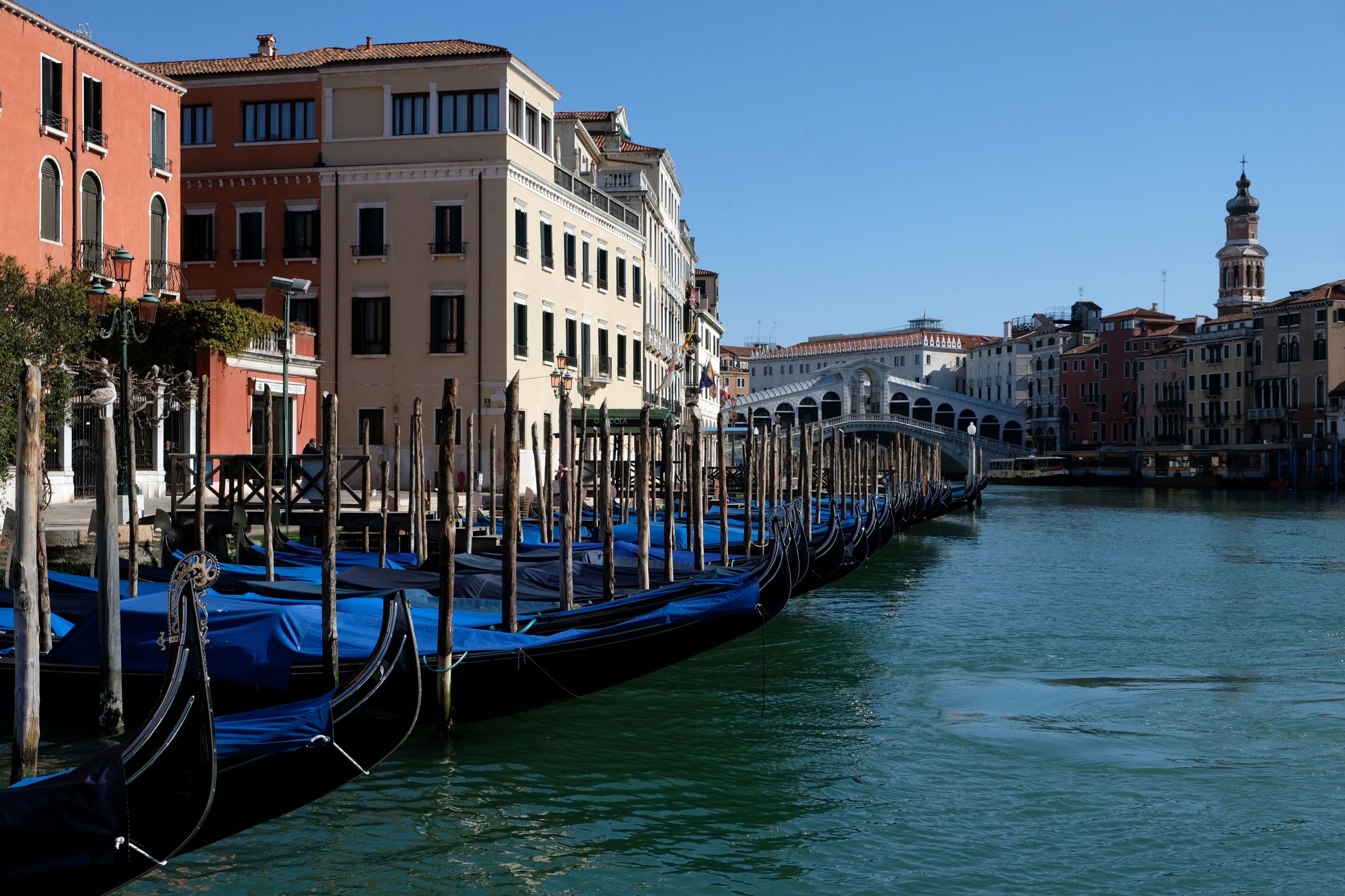 الشريحة 10 من 33