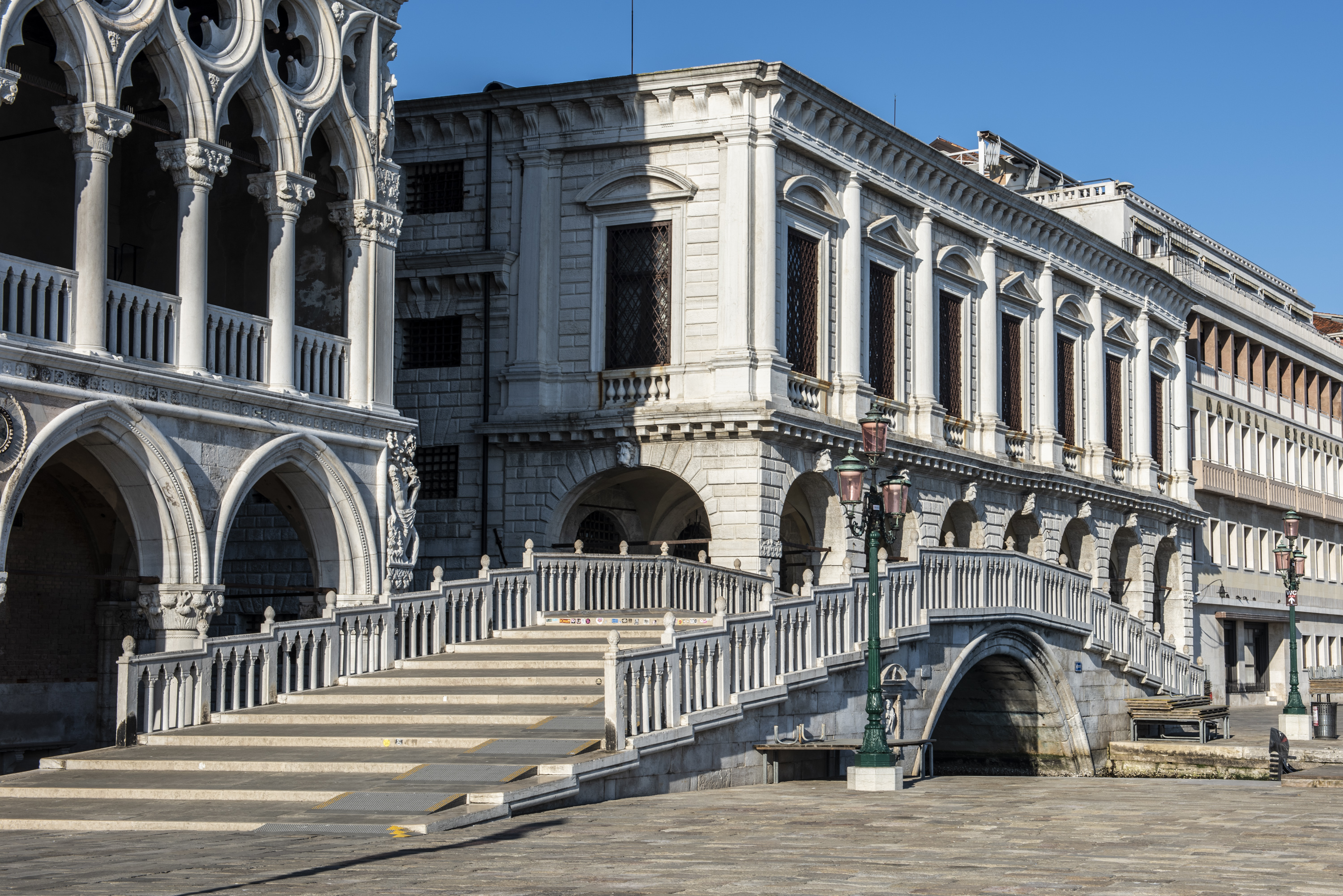 الشريحة 28 من 33