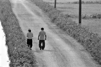 แฉ โสมขาวยิงเป้า 2 ผัวเมียหนีช่วงกักตัว