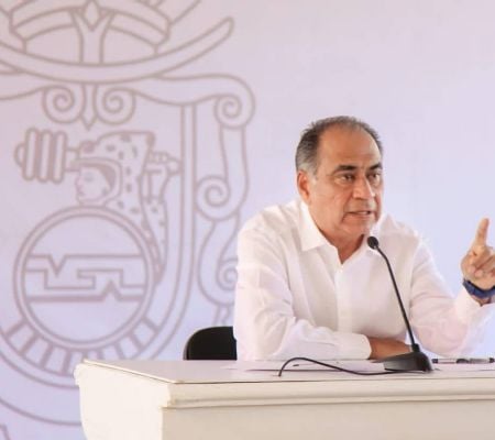 Héctor Astudillo renuncia al PRI tras 40 años de militancia le negaron