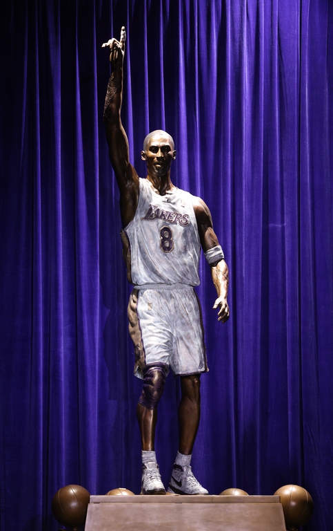 Kobe Bryant Statue The First Of Three Unveiled By Lakers