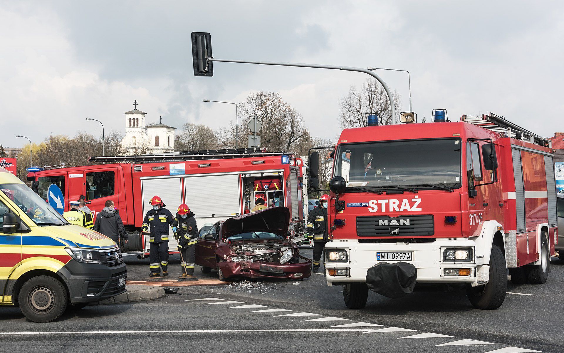 Koszmarny Wypadek W Odzi M Czyzna Zmia D Ony Przez Dwa Pojazdy