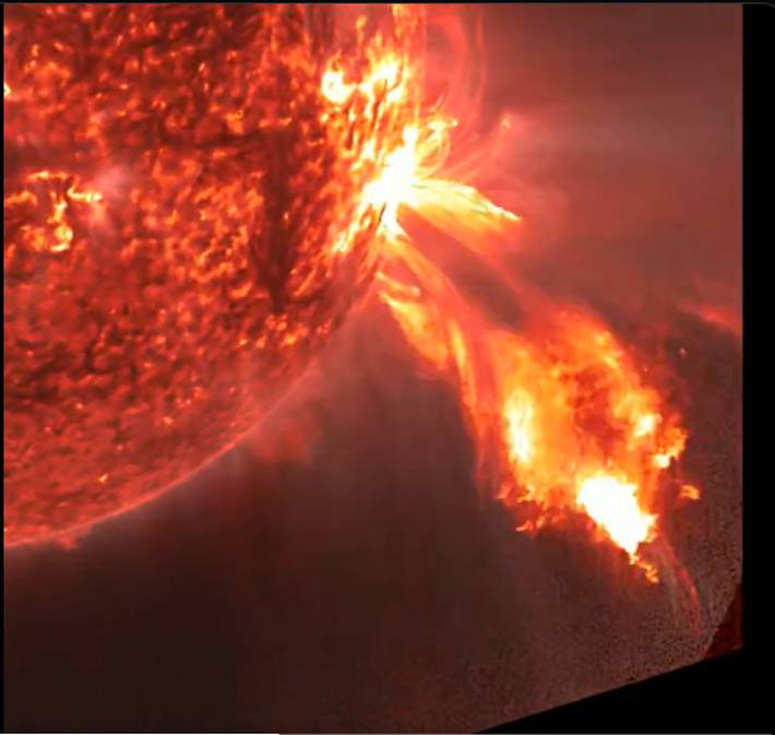 Vídeo capta erupção solar recente de alta intensidade veja