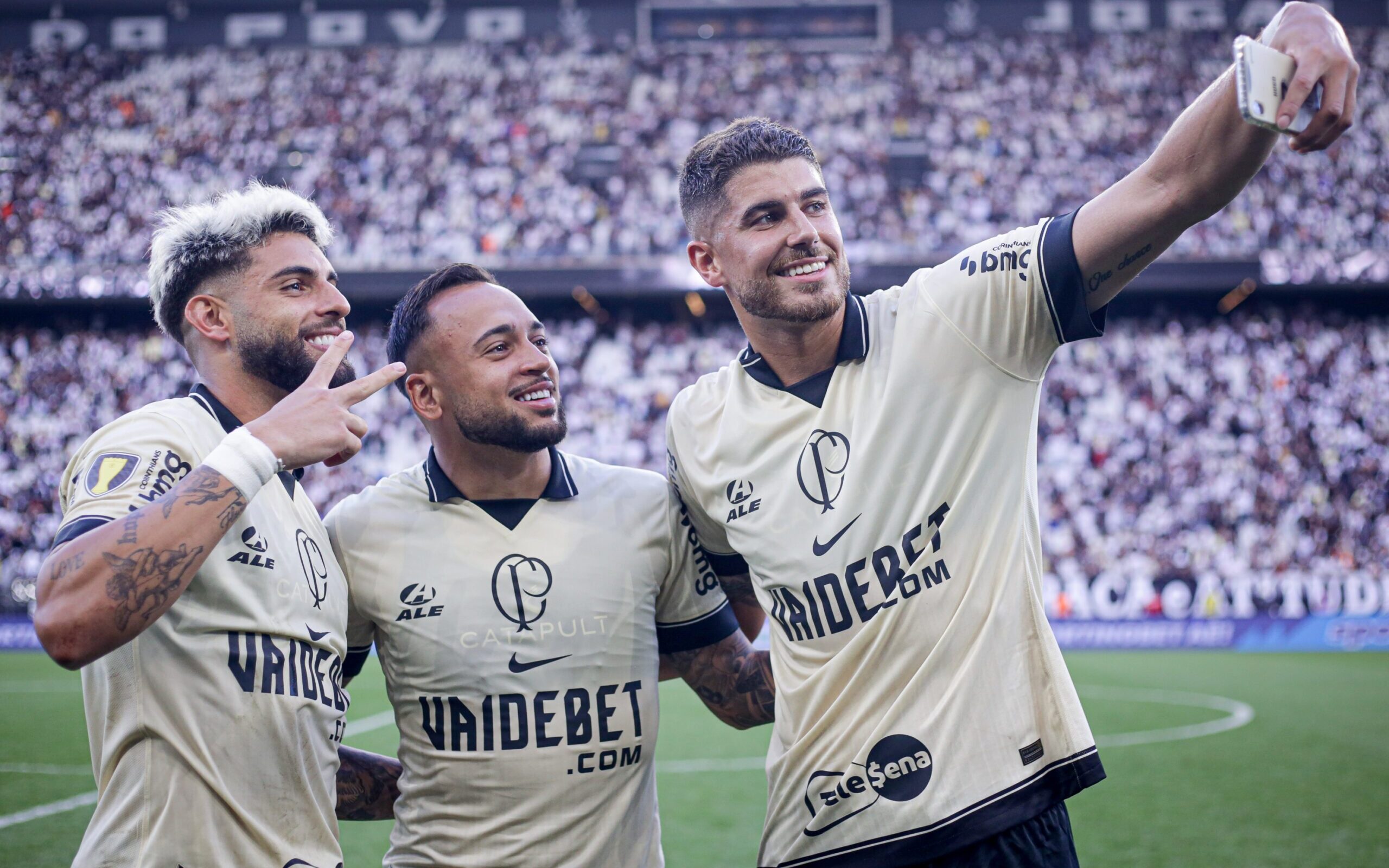 Torcida Do Corinthians Vai Loucura Pedro Raul E Yuri Alberto