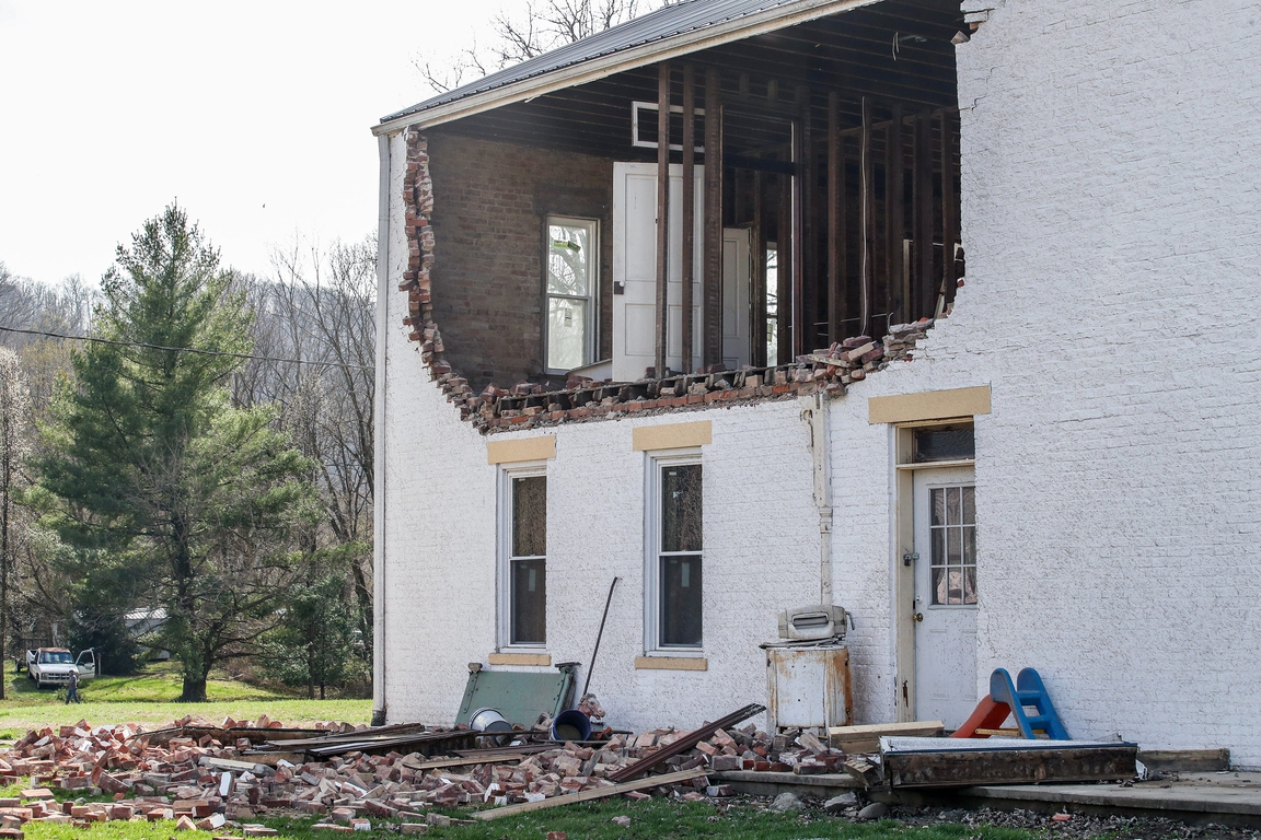 Tornado Tears Through Midwest