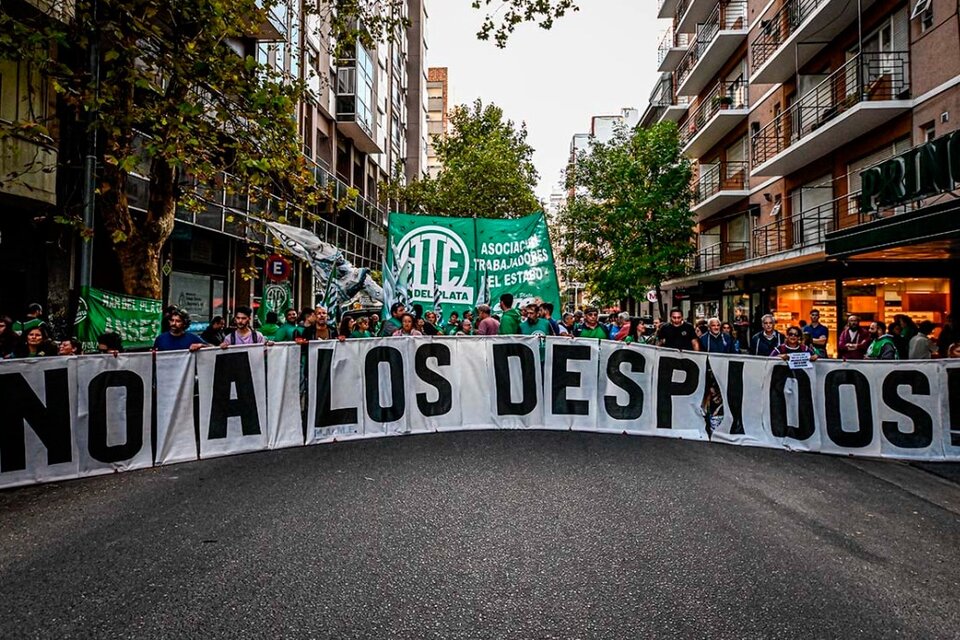 Los Trabajadores Estatales Resisten La Avanzada Del Gobierno Sobre Las