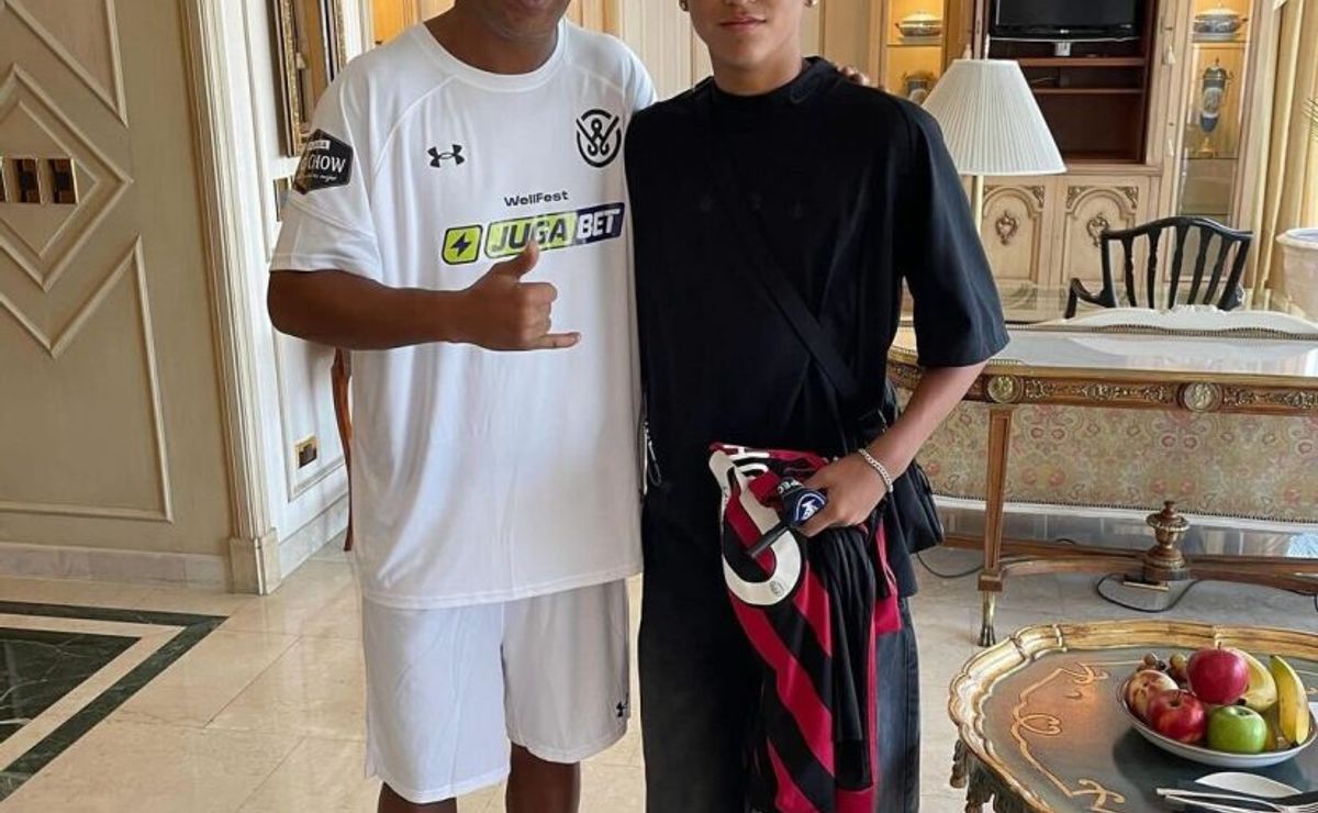 El Tremendo Reencuentro De Arturo Vidal Con Ronaldinho Muchas Gracias