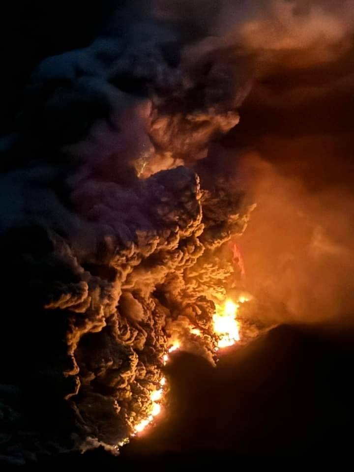 Gunung Ruang Erupsi Ribuan Gempa Mengguncang