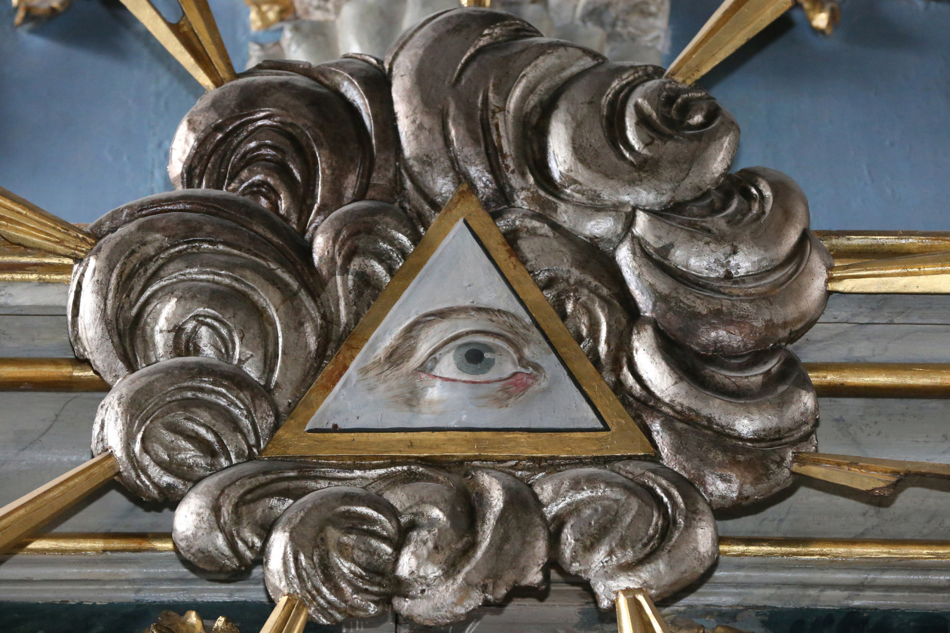 O símbolo religioso que virou ícone dos Illuminati