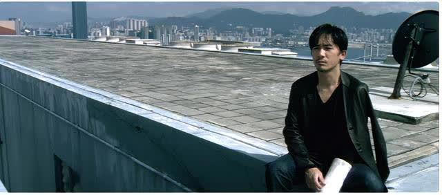 《无间道》：香港电影史上的封神之作，22年后的深度解读，揭秘其经典地位之由