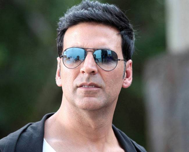 Akshay visits Sonali York