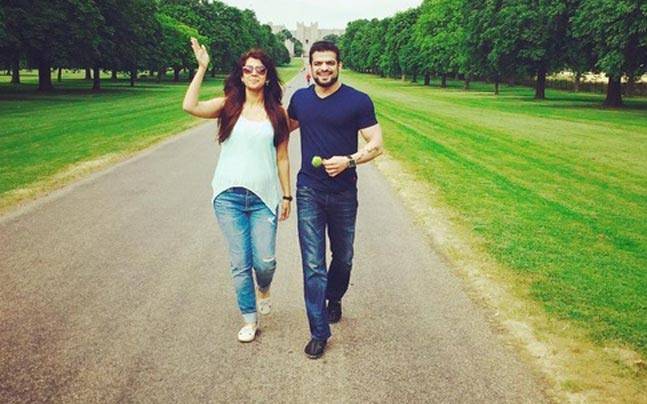 These pics Karan-Ankita's Greece holiday