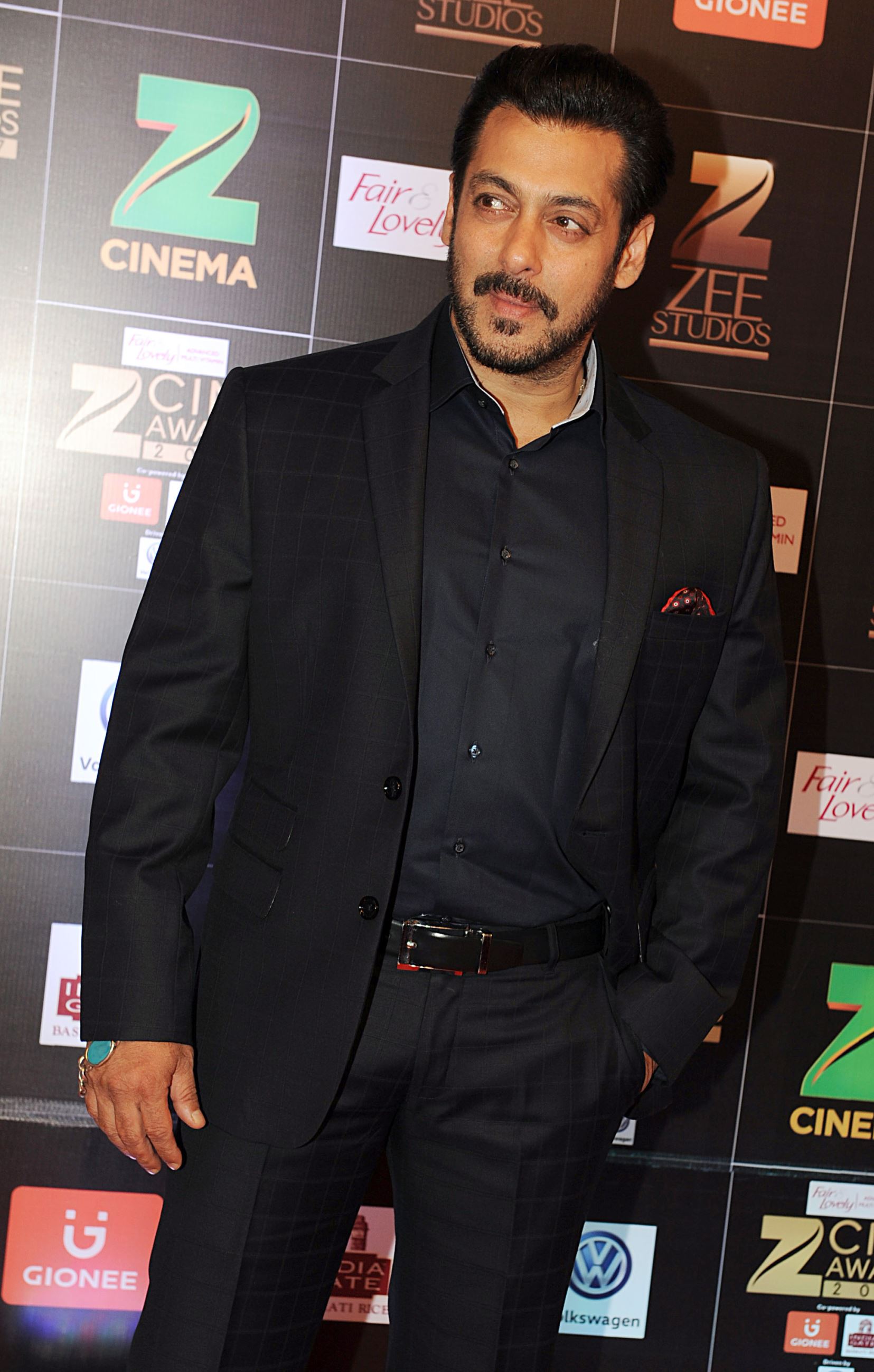 Salman Khan have cameo SRKâ€™s