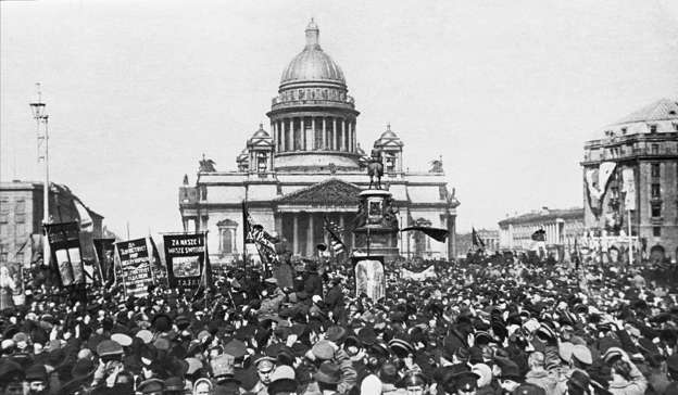 Διαφάνεια 5 από 26: Petrograd, Russian Republic. A May Day demonstration in St. Isaac's Square. Reproduced by TASS    (Photo by TASS via Getty Images)