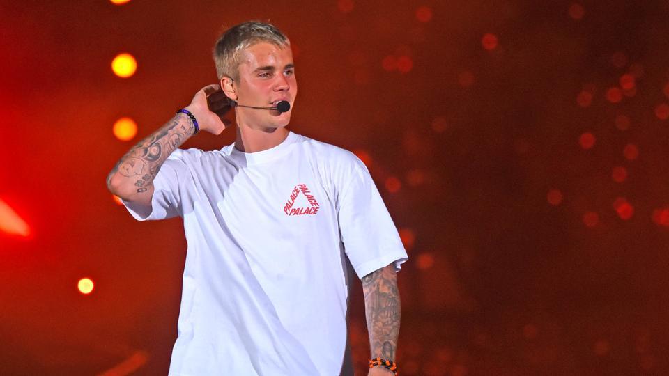 syncing Bieber leaves Beliebers shocked