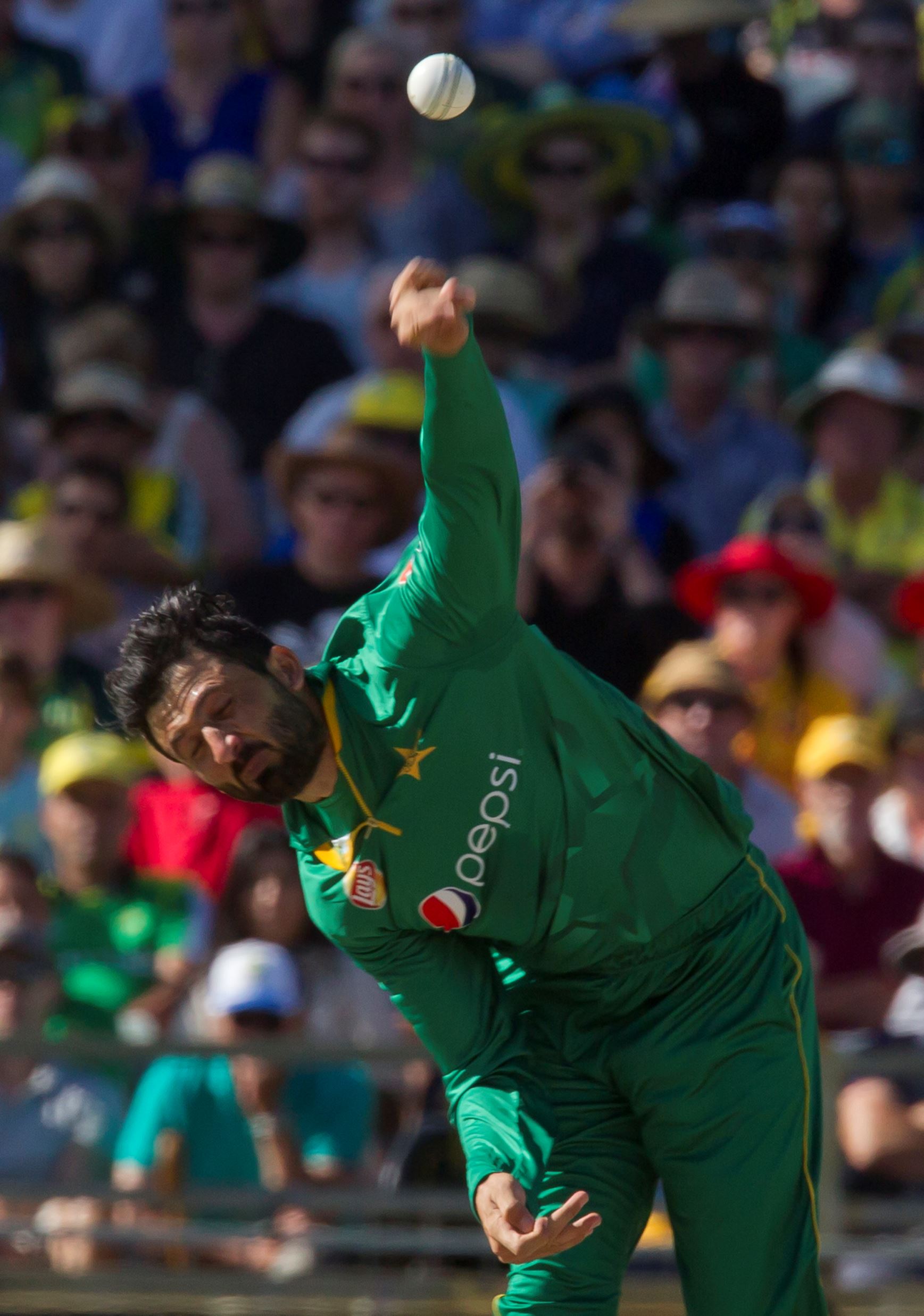 Junaid Khan takes Kohli