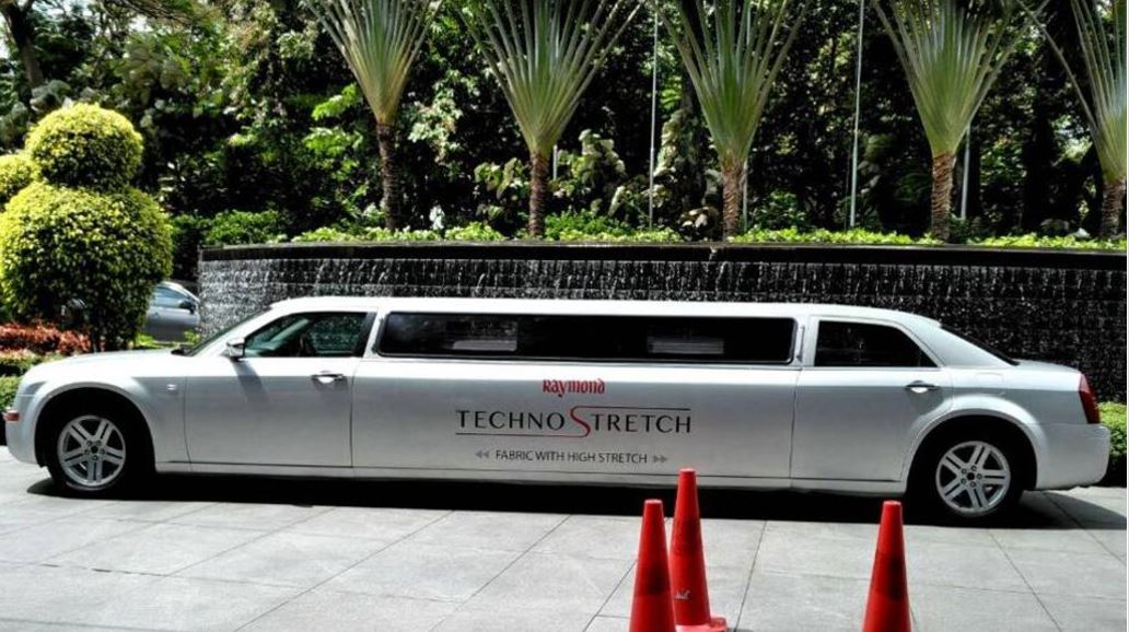 mini-van 26-foot limo with bar,