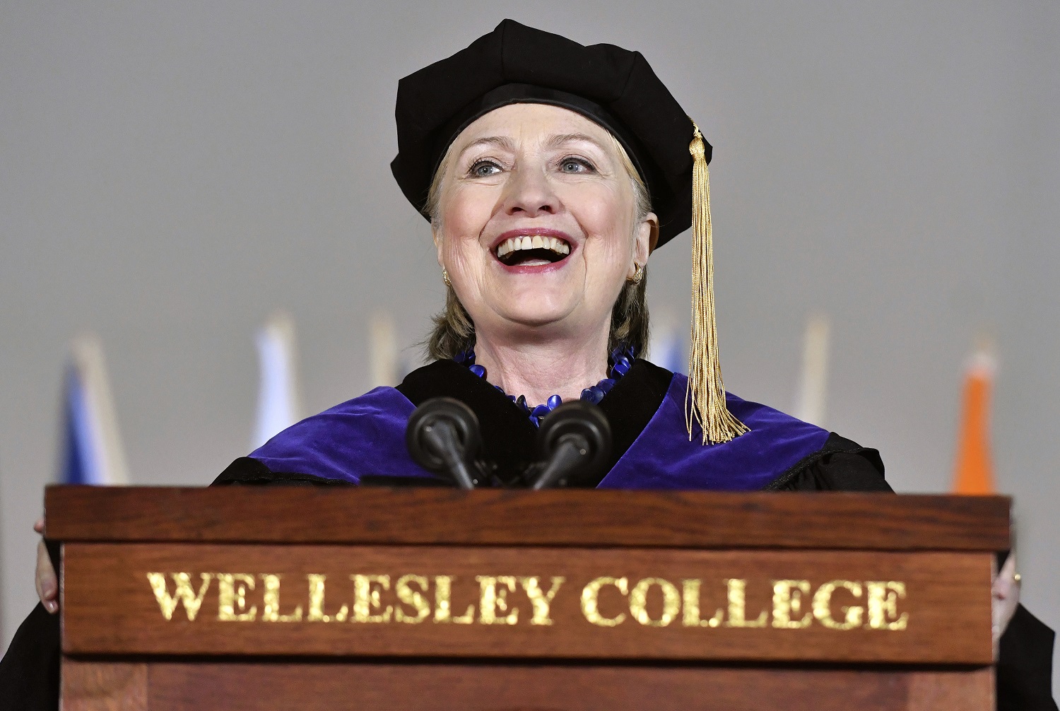 Clinton fires back Trump tweet