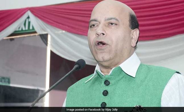 eating golgappas, leader robbed laptop,