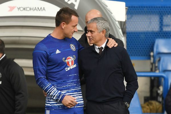 Jose Mourinho halusi Chelsea-legendan pelaavan