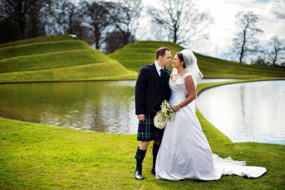 Slide 2 de 17: Scottish wedding