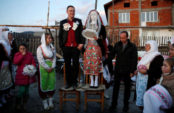Slide 3 de 17: Bulgarian Muslims Azim Liumankov (C left) and his bride Fikrie Bindzheva pose in front of their house during their wedding ceremony in the village of Ribnovo, in the Rhodope Mountains, February 15, 2015. The remote mountain village of Ribnovo in southwes