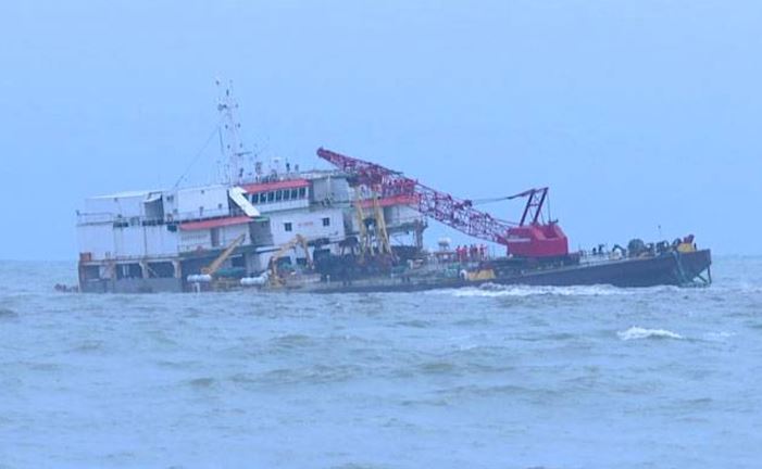 workers stranded barge Mangaluru