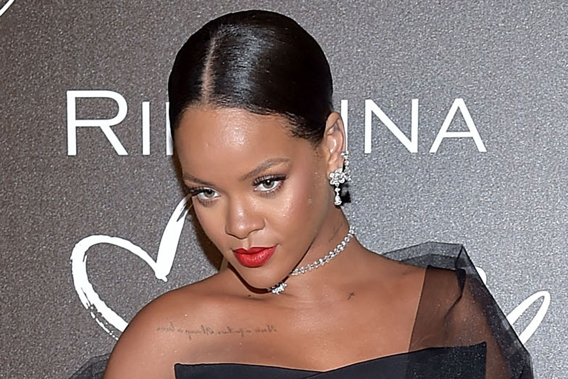 Cannes: RiRi nails '50s look