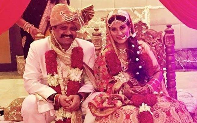 Sharika Raina ties k**t with