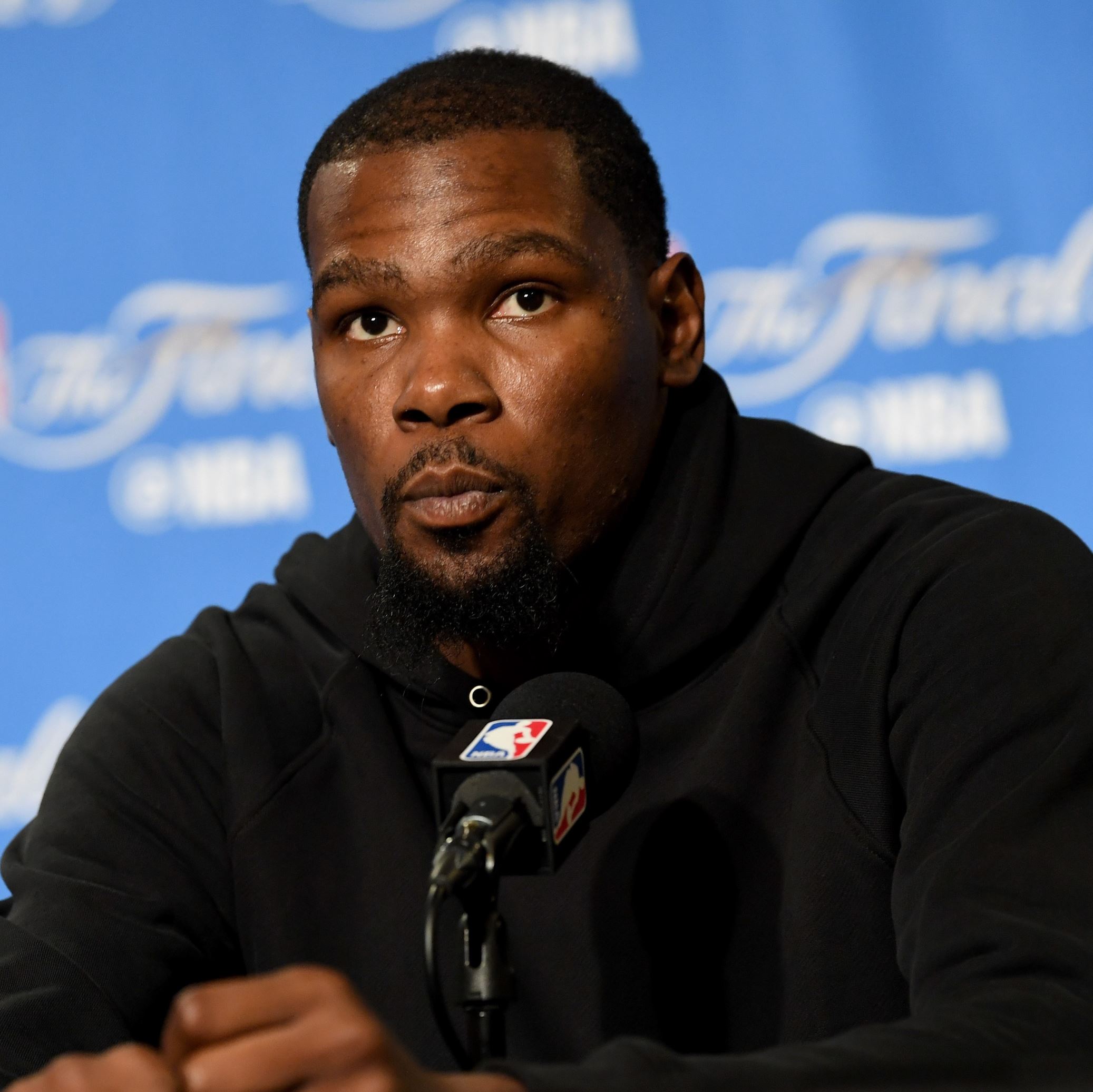 Durant, Curry score Warriors take