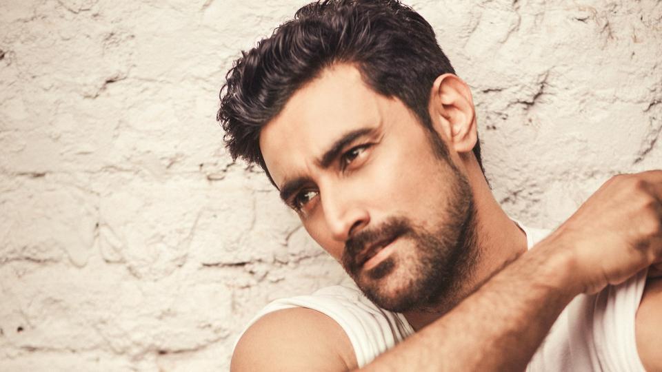 Kunal Kapoor’s poem against women