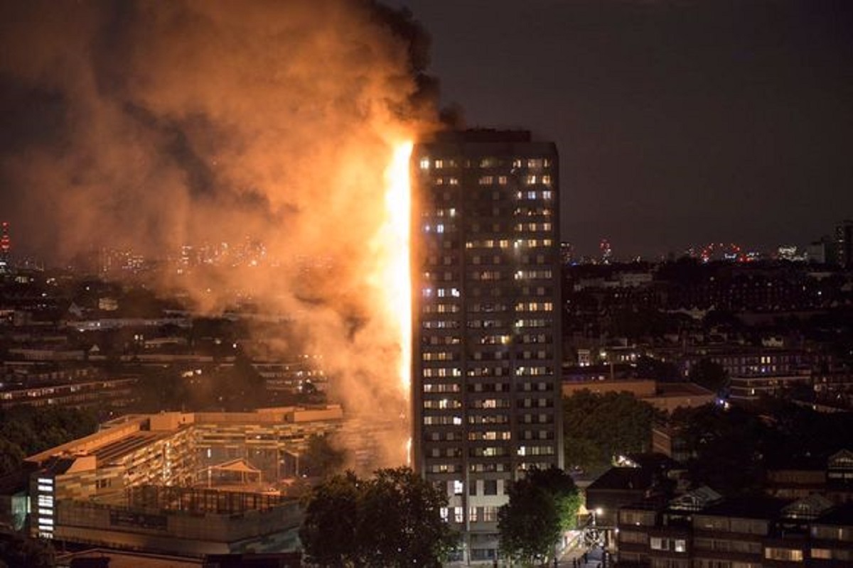 Huge fire engulfs London tower