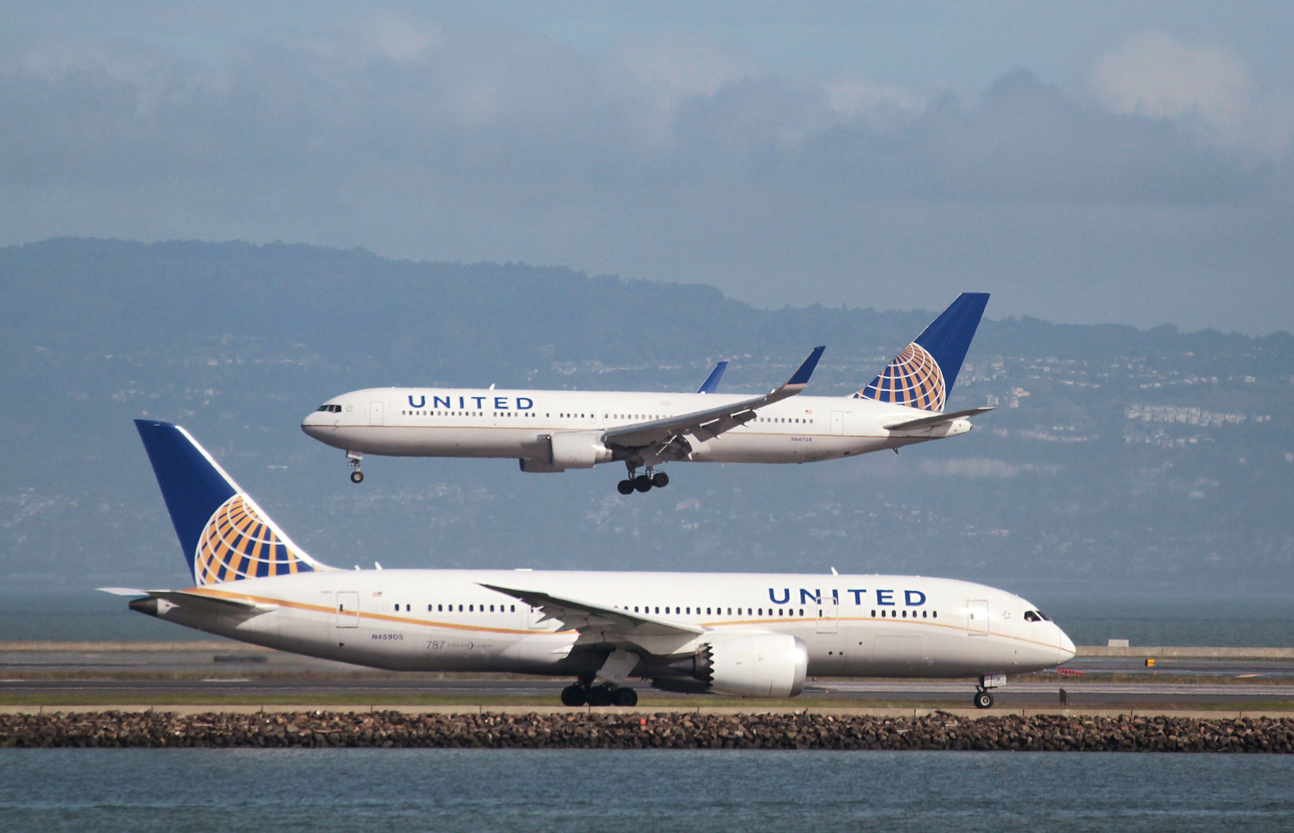 Video shows United staff push