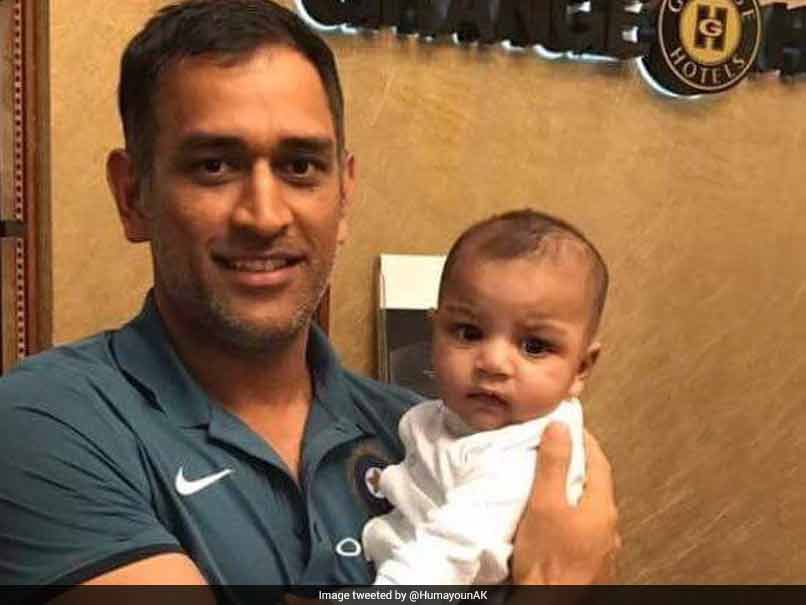 this Dhoni going viral