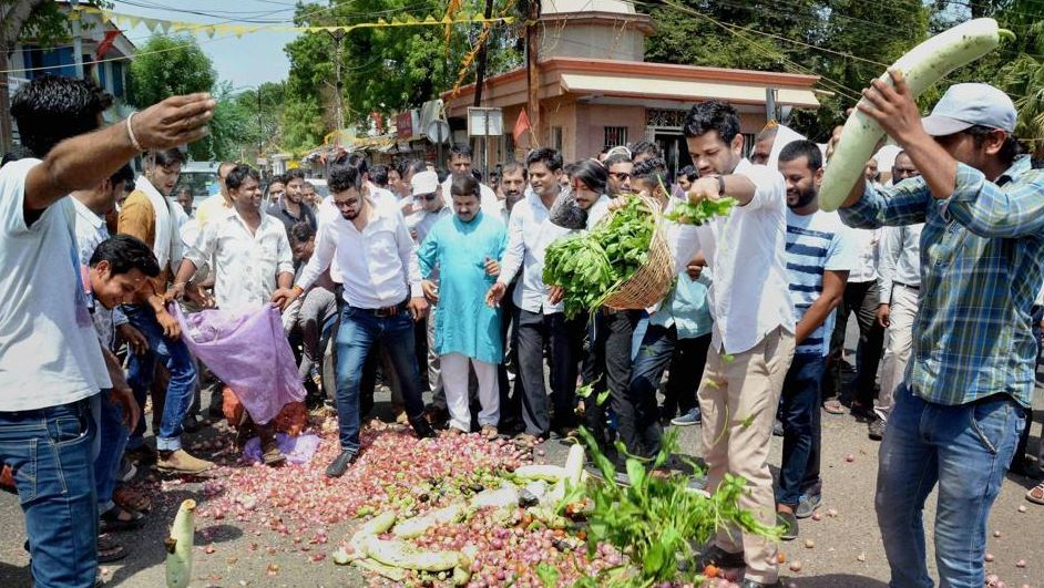 dead farmers' protest