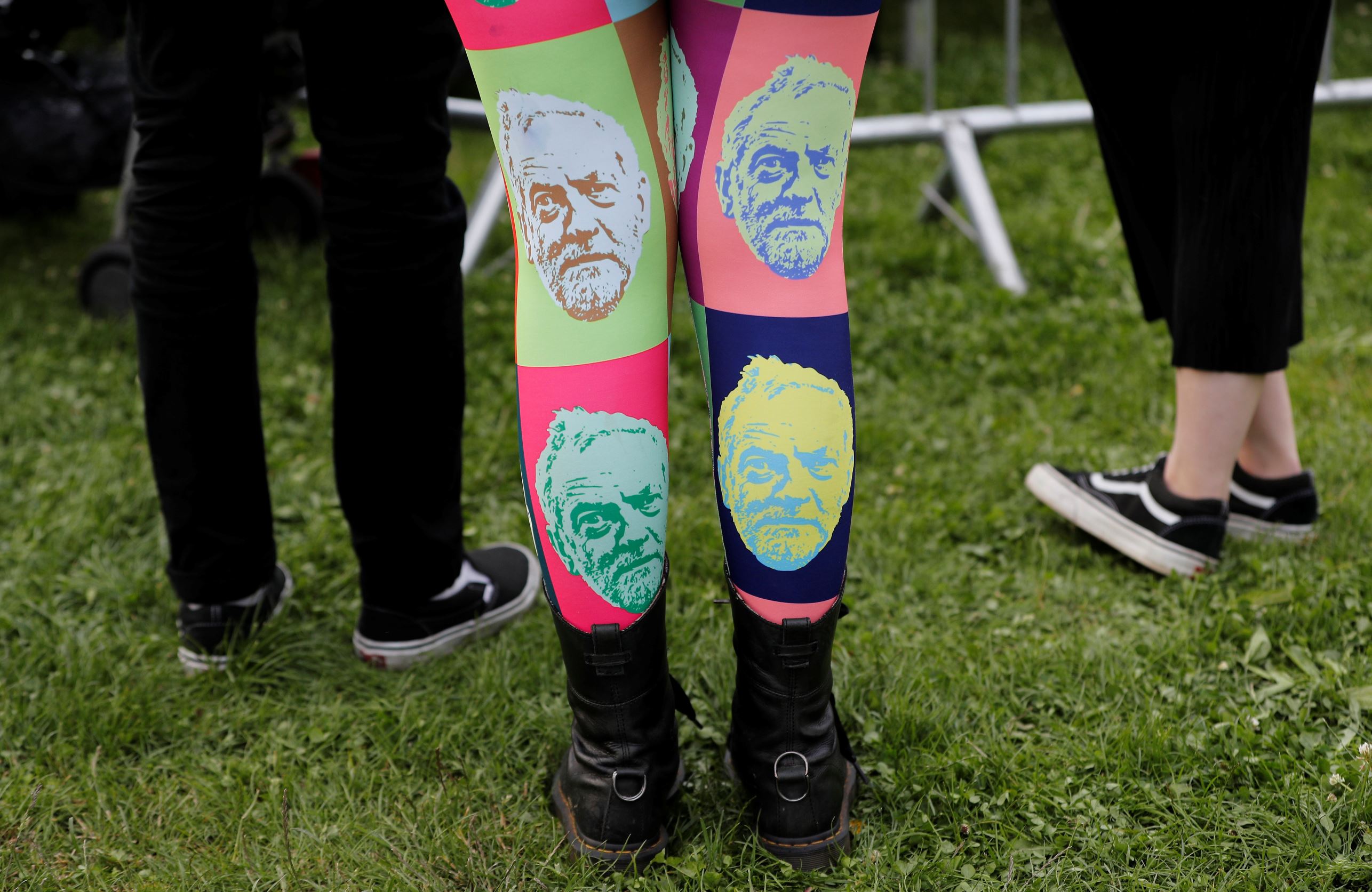 Slide 18 de 36: A woman wears tights showing the face of Jeremy Corbyn, leader of Britain's opposition Labour Party, at a campaign rally in Birmingham, Britain June 6, 2017. REUTERS/Darren Staples TPX IMAGES OF THE
